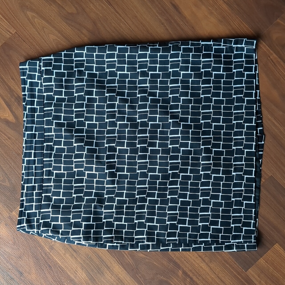 Ann Taylor Black and White Block Lined Skirt Size 8